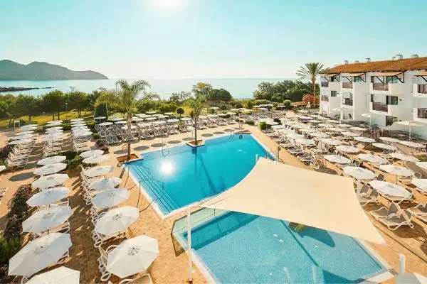 Sunwing Cala Bona Seafront, poolområde