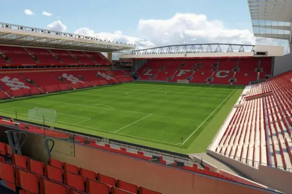 Fodboldrejse til Liverpool Brodies Sports Bar Bronze, Anfield, Liverpool