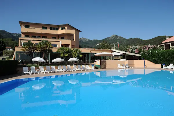 Swimmingpool på Hotel Residence Isola Verde, Elba, Toscana