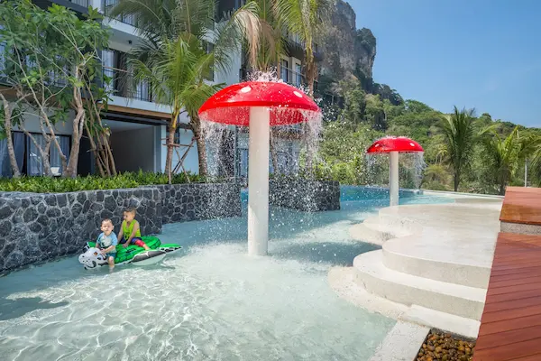 Sea Seeker Krabi Resort - poolområde til børn