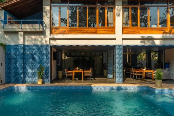 Rejse til Goa - indisk strandparadis Bam Goa, Saligao, Goa, pool og terrasse