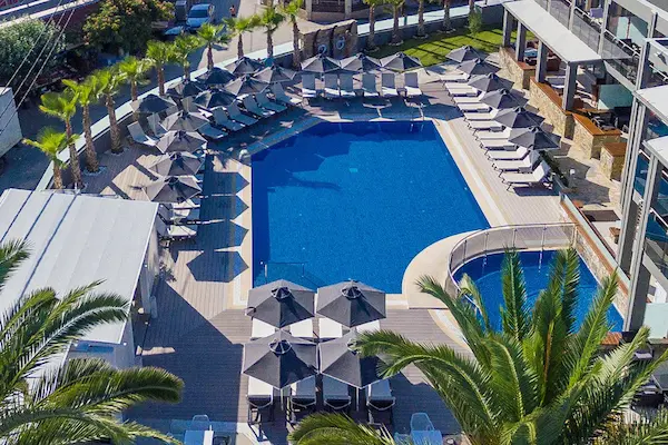 Lejlighedshotel Dionysos , Halkidiki, poolområde