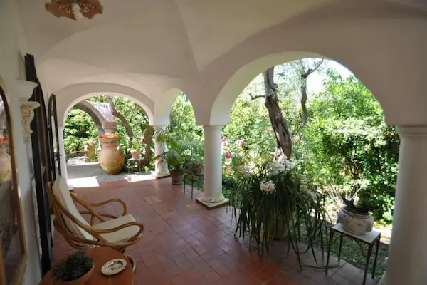 Villa Eva, Capri, terrasse og have