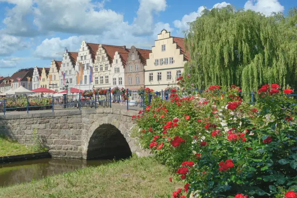 Miniferie i Friedrichstadt, torv og kanal