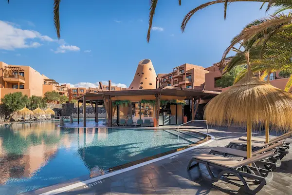 Poolområde med poolbar på Barceló Tenerife