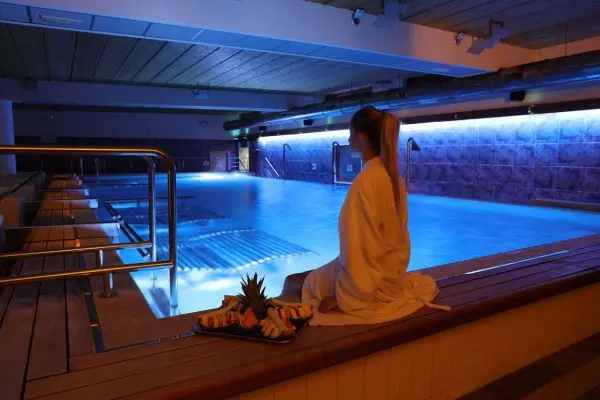 Rejse til Iseosøen Cocca Hotel Royal Thai Spa, indendørs pool