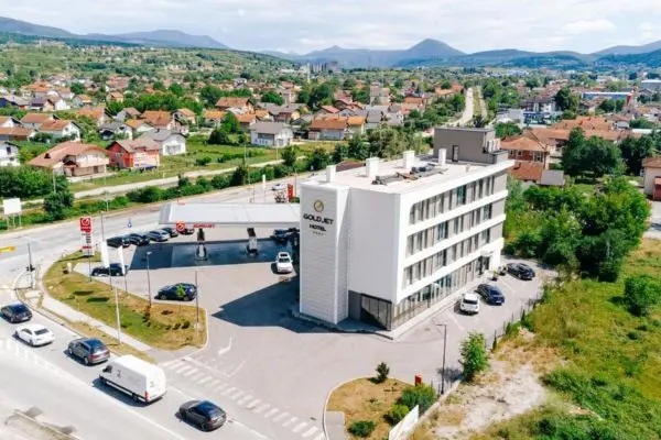 Rejse til Una Nationalpark - Bosniens skjulte naturparadis Hotel GOLD JET Bihać, facade