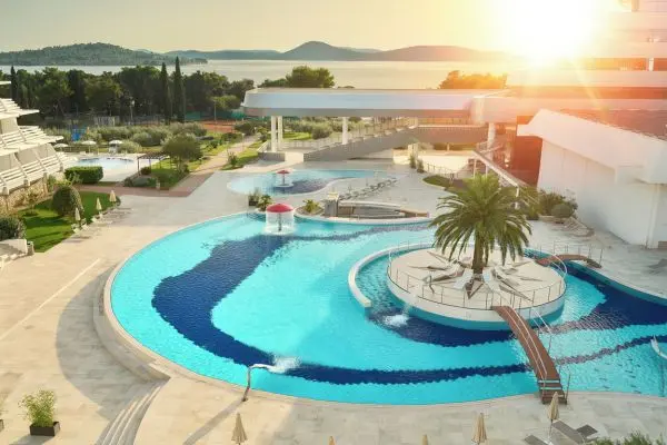 Rejse til Krka - strand og natur i Kroatien Hotel Olympia, pool
