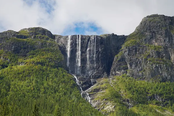 Luksusophold på Fyri Resort - moderne ski- og sparesort i Hemsedal Hydnefossen (vandfald), Hemsedal, Norge