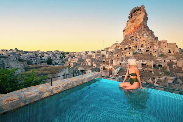 Infinitypool på Portal Cappadocia Cave Hotel