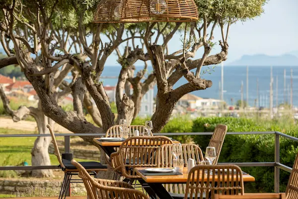 Rejse til Paleros, Filoxenia, restaurant