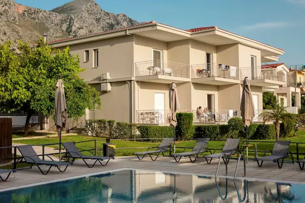 Rejse til Paleros, Filoxenia, poolområde og hotel