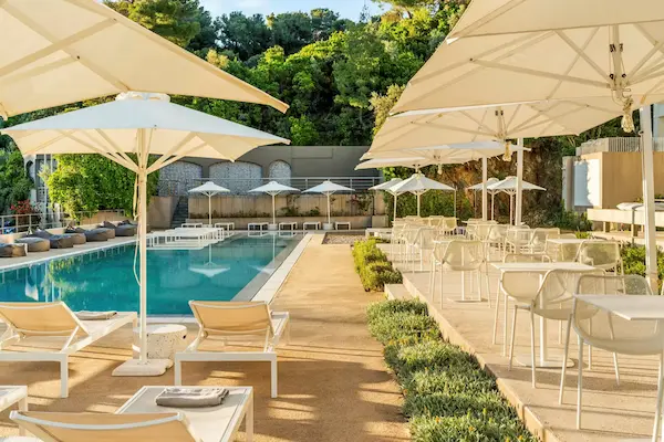 Skiathos, Radisson Resort Plaza Skiathos, poolområde og terrasse