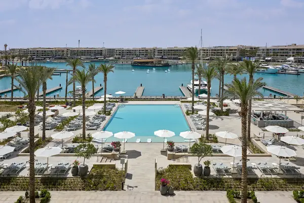 Rejse til Marassi - luksusferie ved Alexandriakysten Stort, flot poolområde ved marinaen - Vida Marina Resort, Marassi