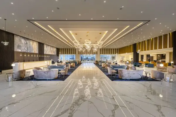 Luksusferie på Cypern Chrysomare Beach Hotel and Resort, lobby