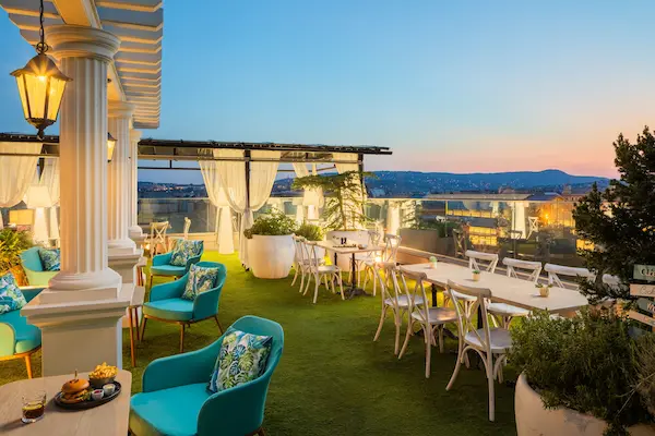 Tagterrasse på Mystery Hotel Budapest