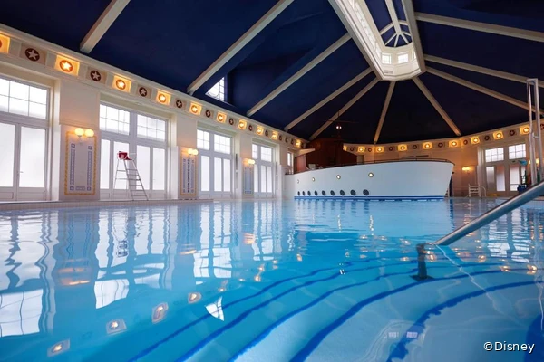 Indendørs swimmingpool, Disney Newport Bay Club