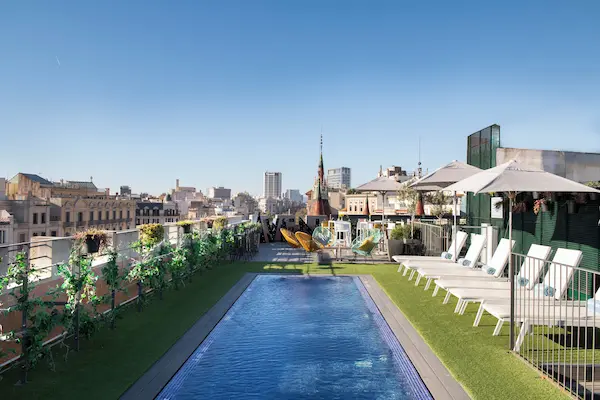 Rejse til Barcelona Tagterrasse med roofttop-pool på Occidental Diagonal 414, Barcelona, Spanien