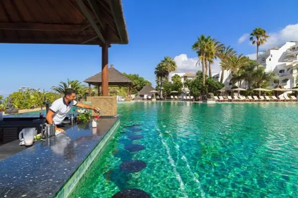 Regency Country Club Apartments & Suites, poolbar